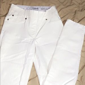 white stretchy jeans